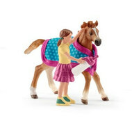 Schleich 42361 Veulen met Deken &amp; Meisje met Drinkfles